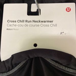 Lululemon Cross Chill Neck Warmer